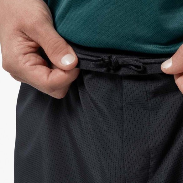 ON-RUNNING RACE SHORTS
