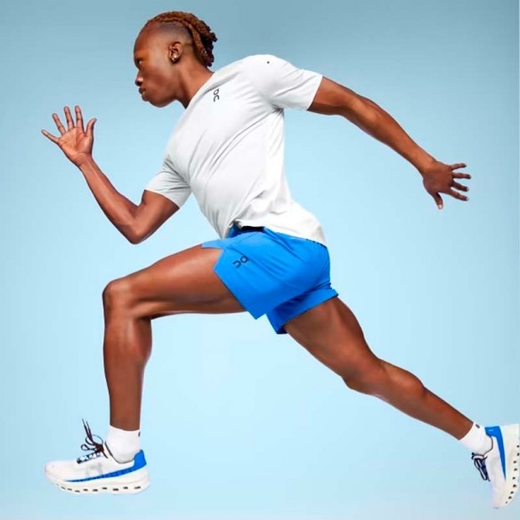 SHORTS ON-RUNNING ESSENTIAL