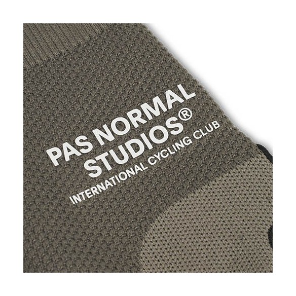 Gants Pas Normal Studios Escapism