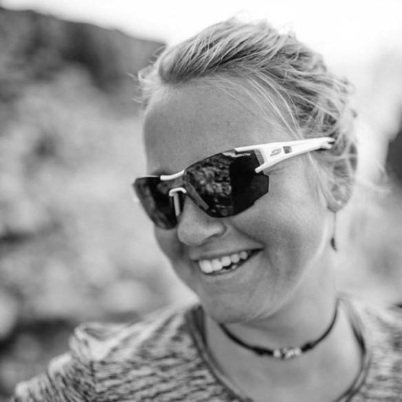 JULBO AEROLITE REACTIV MATT TRANSLUCENT BLACK / PASTEL PINK / 1-3 LIGHT AMPLIFIER SUNGLASSES