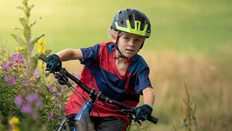 Casco bici niño: Más de 12,639 vectores de stock y arte vectorial